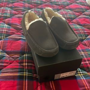 Brand New Men’s Ugg Ascot-Size 7
